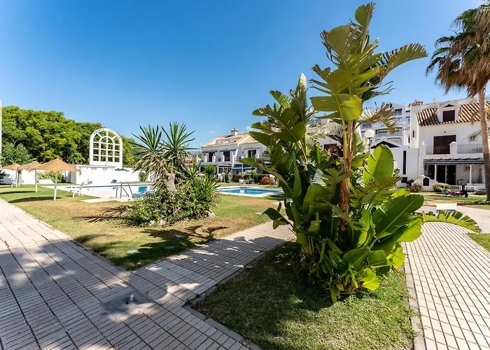 Beachside House Шале *