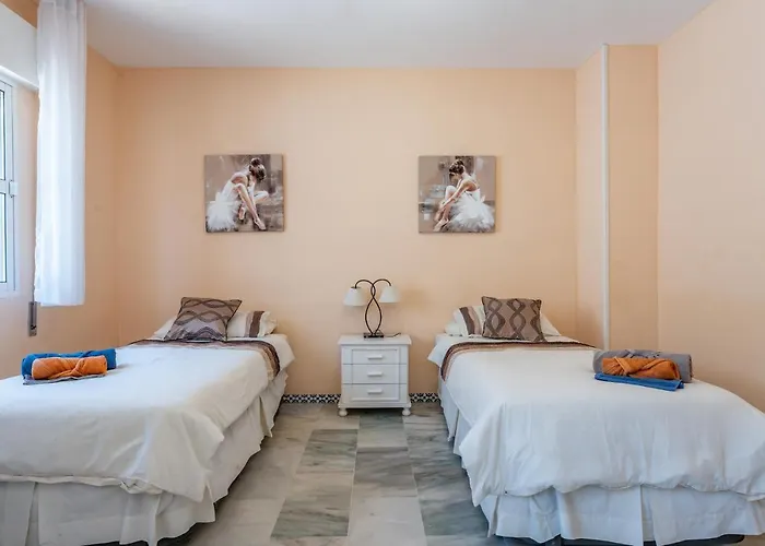 Beachside House Фуэнхирола